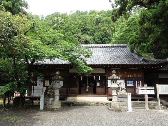 山梨岡神社