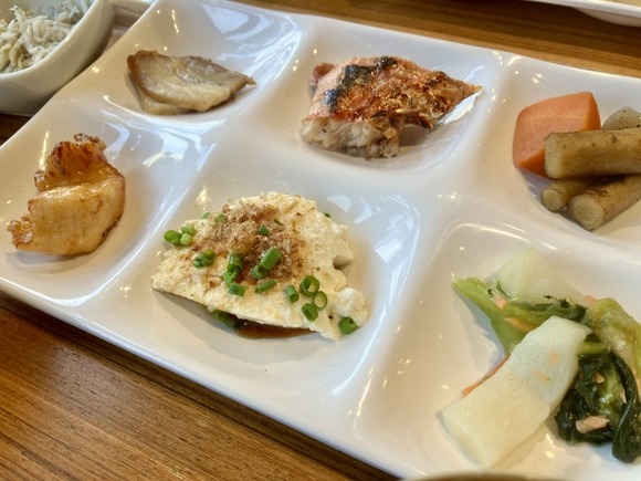 朝食バイキング680円　← これよくね？