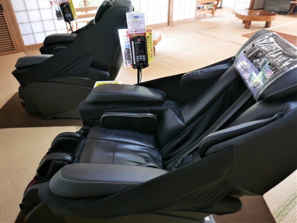 【悲報】休日の独身の居場所「スーパー銭湯」と「漫画喫茶」しかない・・・