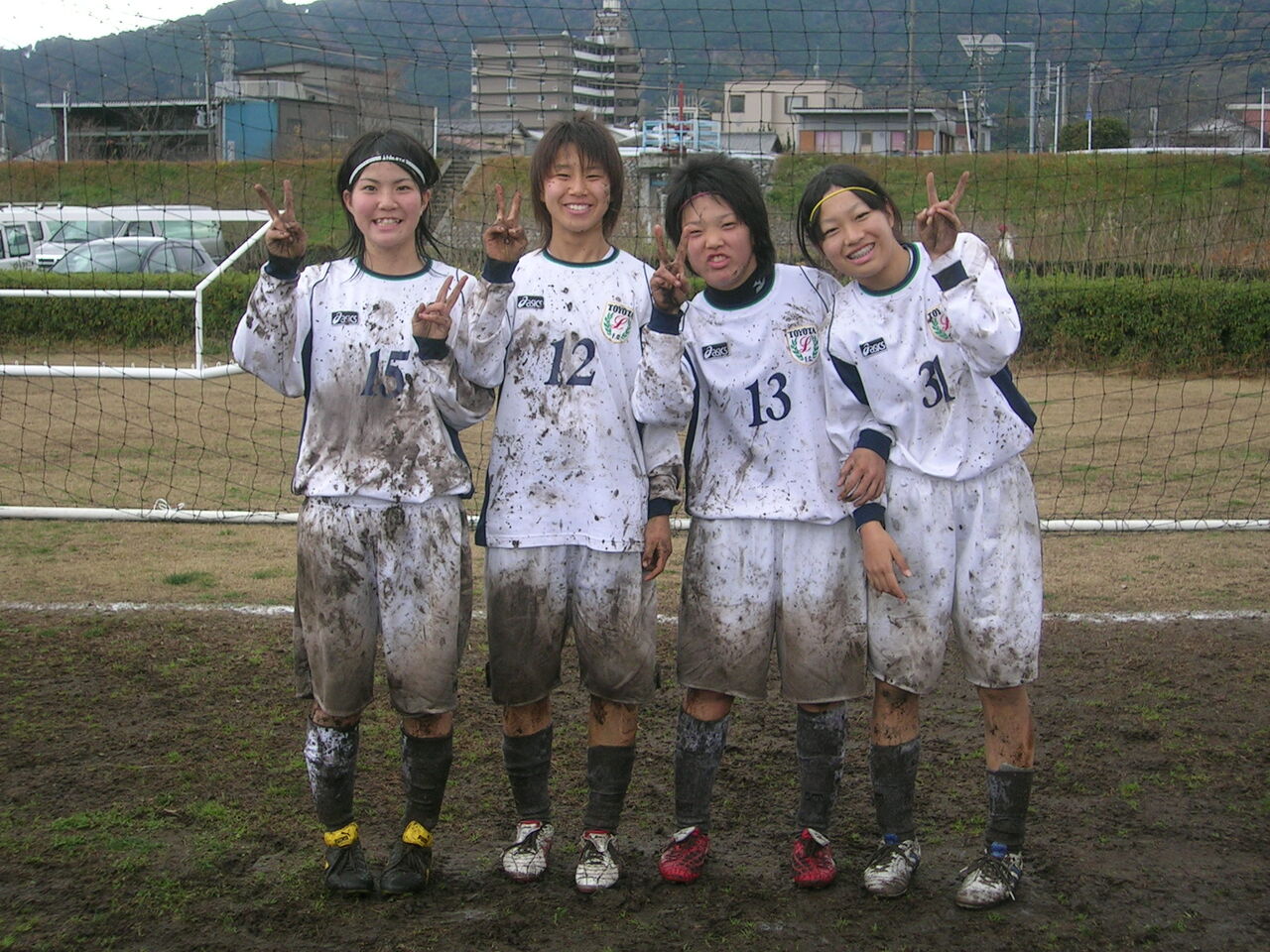 女子サッカー部 雨中の試合と練習 ジャージ ユニフォーム女子 女子サッカー部 雨中の試合と練習 ジャージ ユニフォーム女子