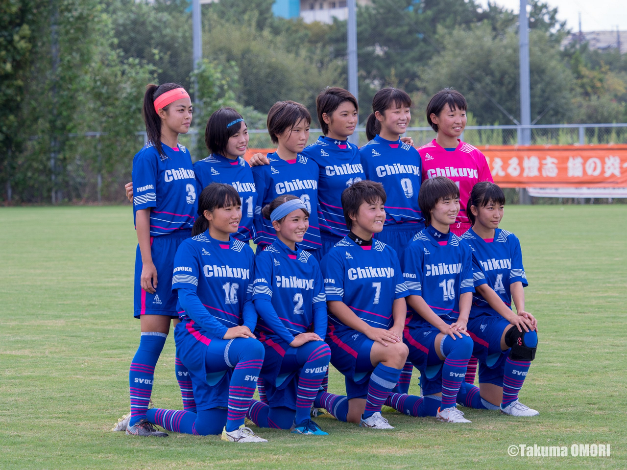 高校 女子サッカー部 集合写真 ジャージ ユニフォーム女子