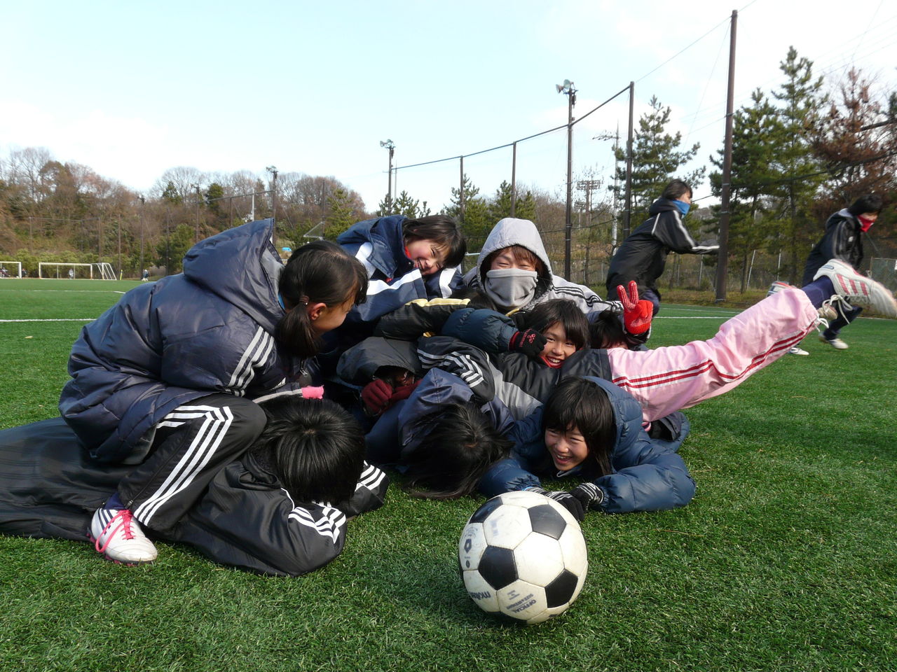 Adidas ジャージ ユニフォーム女子 Adidas ジャージ ユニフォーム女子
