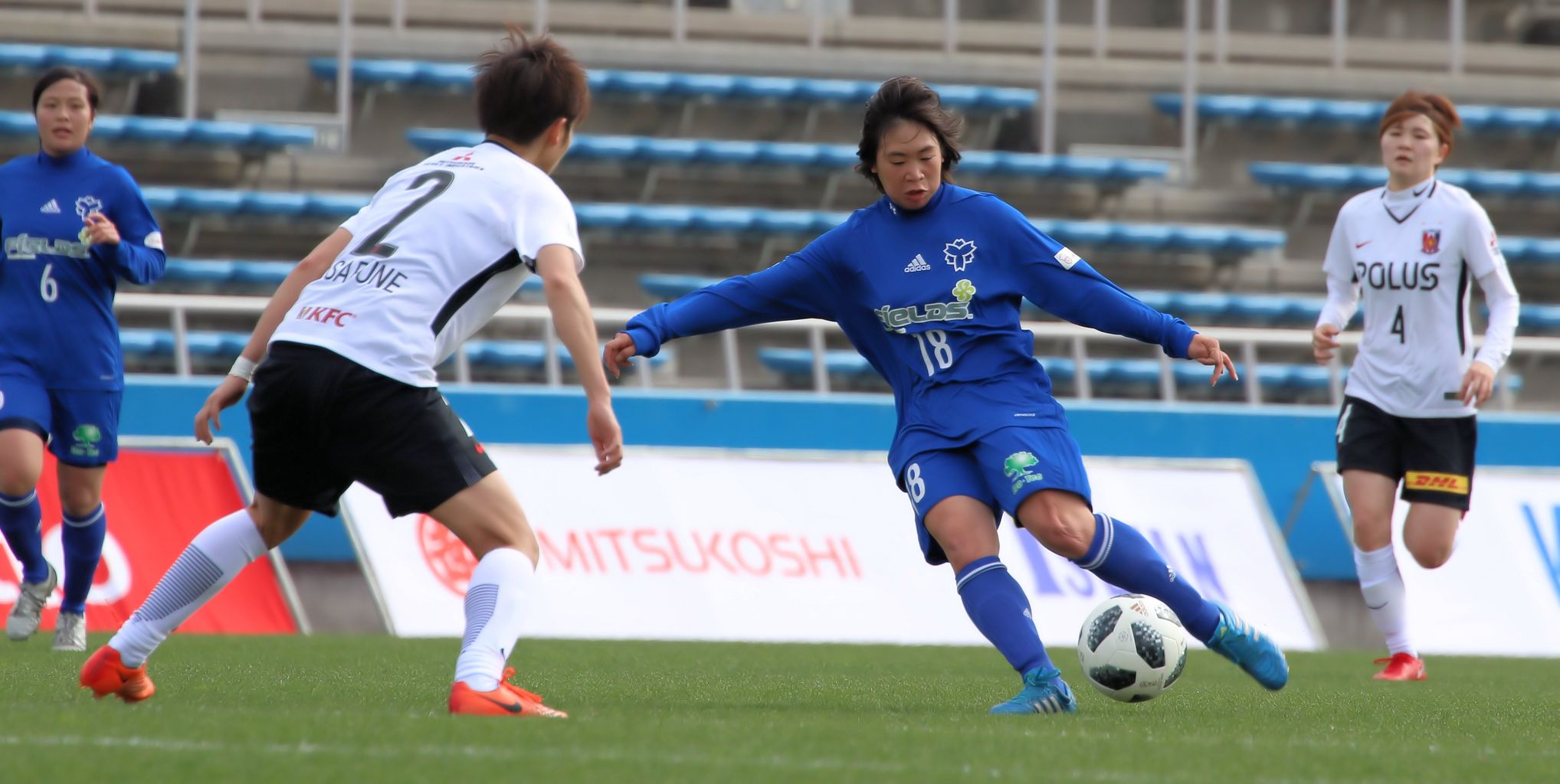 adidas 日体大女子サッカー部 : ジャージ&ユニフォーム女子 日体大女子サッカー部 トレーニングウェア上下