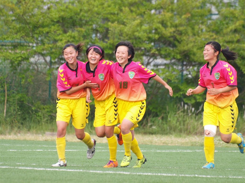 hummel 星槎国際高校湘南 女子サッカー部 : ジャージ＆ユニフォーム女子
