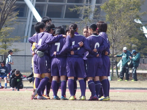 円陣 福女サッカー部　20160328-01めぬま