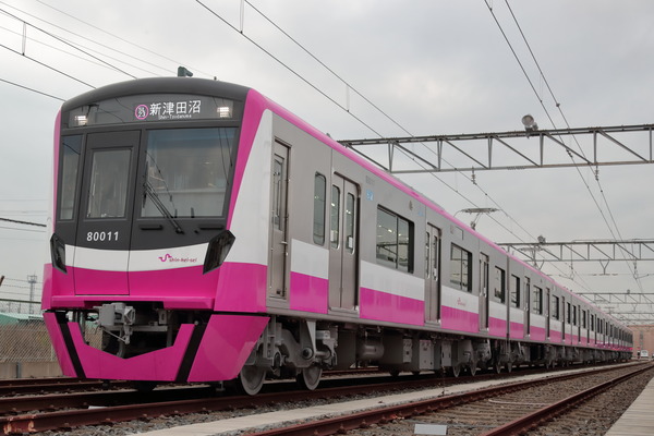 新京成電鉄、14年ぶりとなる新形式車両80000形を報道陣に公開