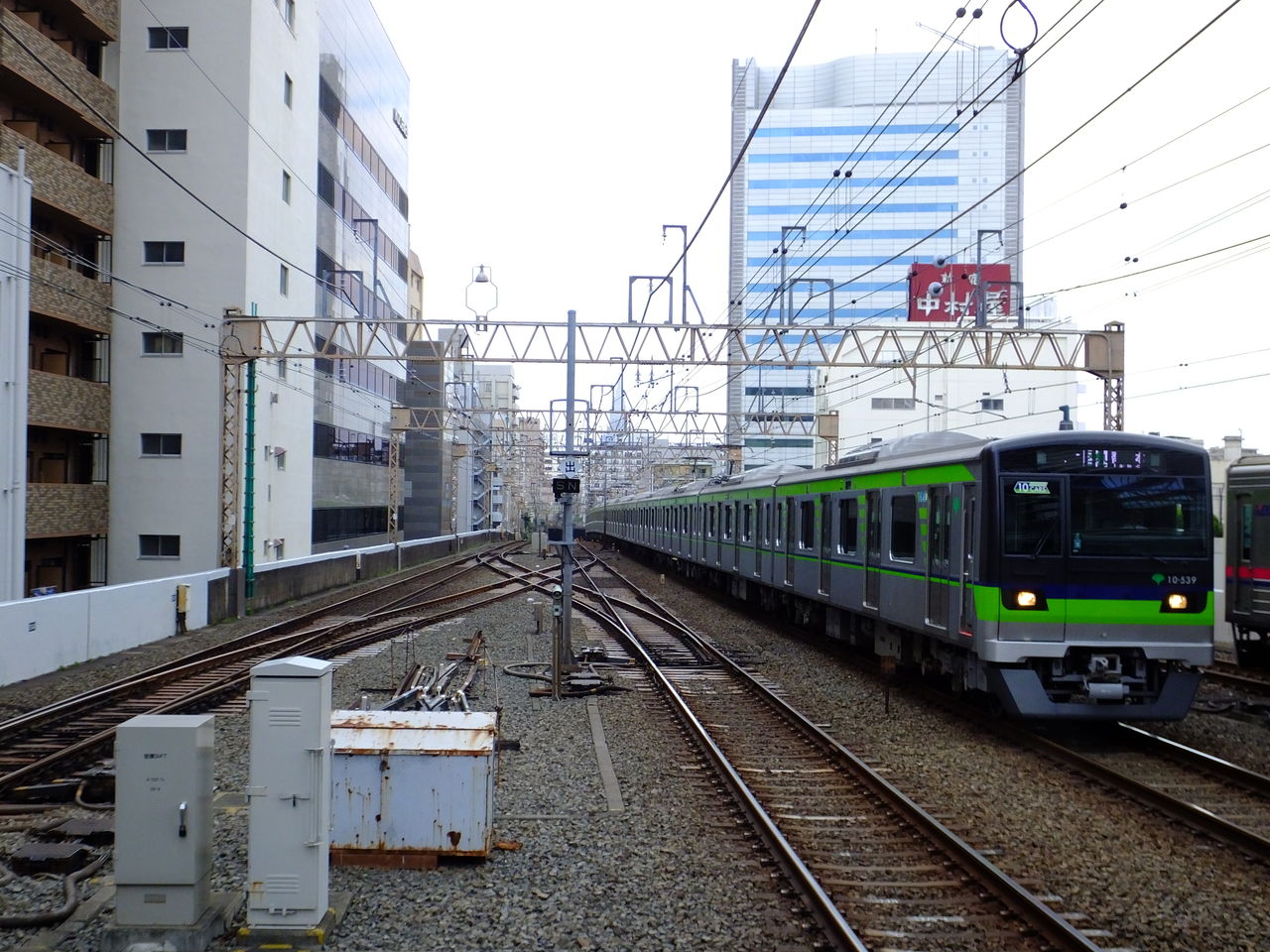 都営１０ ３００形４次車の第２編成目 １０ ５３０編成を捕える 快特京王稲田堤の日々の日記