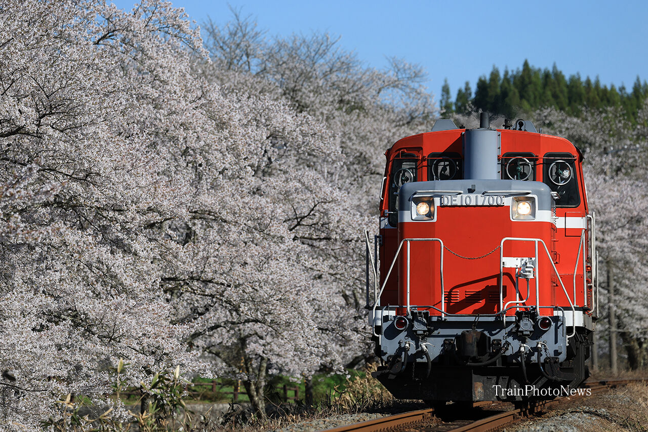 2026/4/12運転 DE10-1700新津単機 : TrainPhotoNews