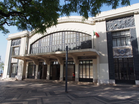 13 Cais do Sodre Station