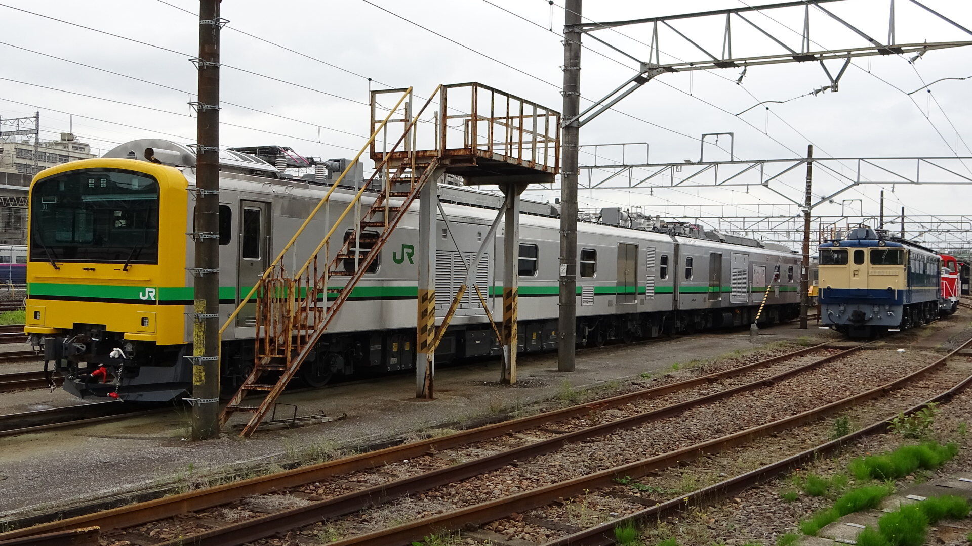 22 05 09 米タン出場 東高島工臨砕石積車 Trainpochi
