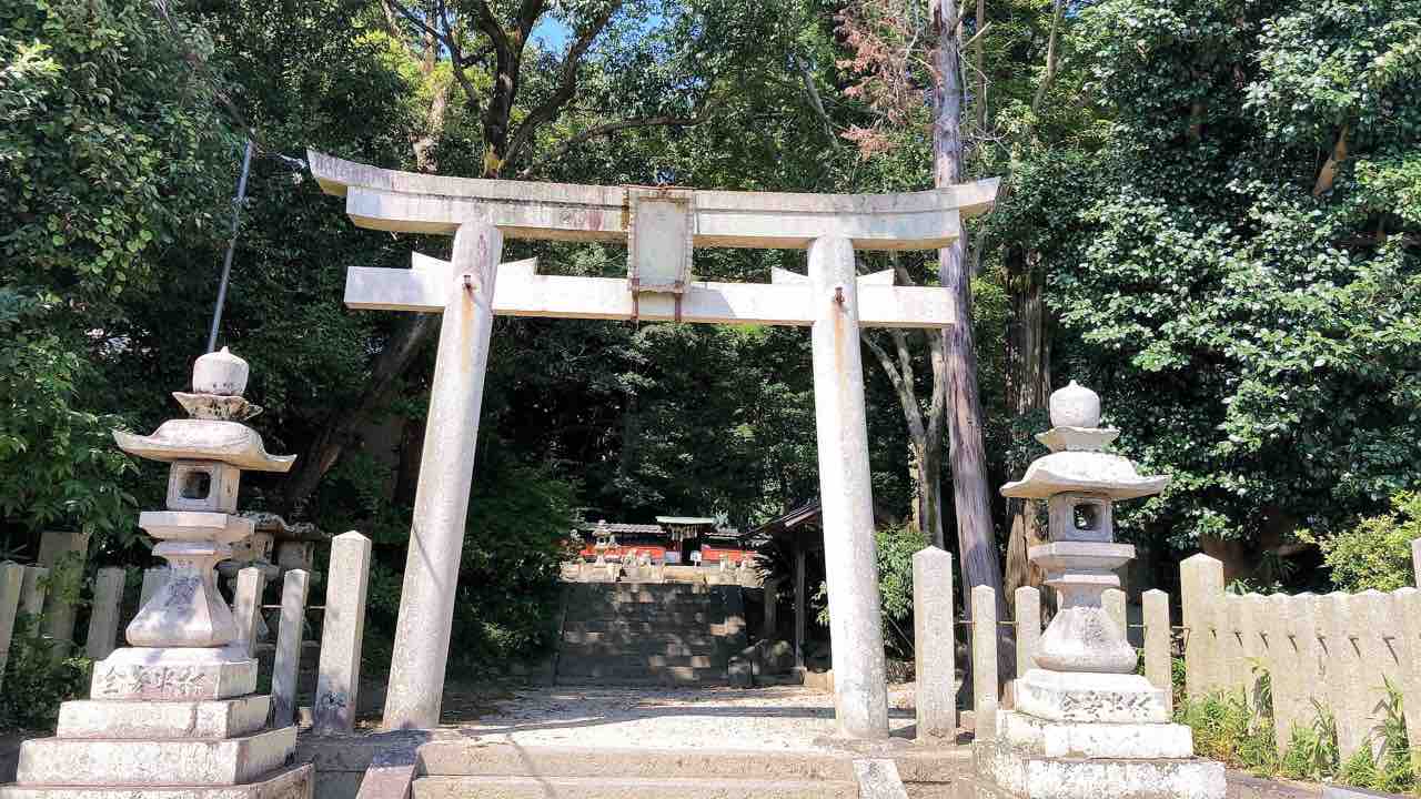縁結びの神様 菊理媛神とイザナミノミコトを祀る 白山神社 神社背後には龍田城跡も 生駒郡斑鳩町 勝手に堺市広報大使 縁結びの神様 菊理媛神とイザナミノミコトを祀る 白山神社 神社背後には龍田城跡も 生駒郡斑鳩町 勝手に堺市広報大使