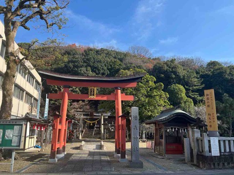 【岐阜市若宮町】勝運にご利益 金華山の麓に鎮座する岐阜の守護神・橿森神社 境内には神馬の伝説が残る馬蹄石も