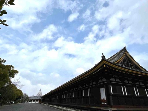 【京都市東山区】通し矢の舞台 1000体の観音立像が並べられた三十三間堂
