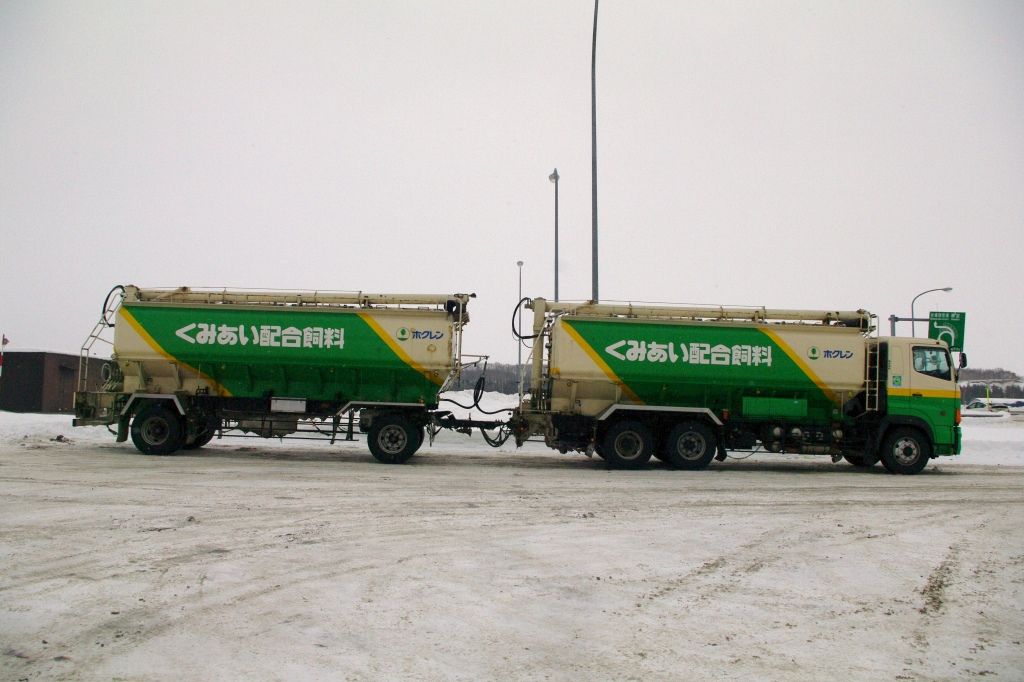 ホクレン 飼料運搬車 エヌティーさんの検修庫 Trans55