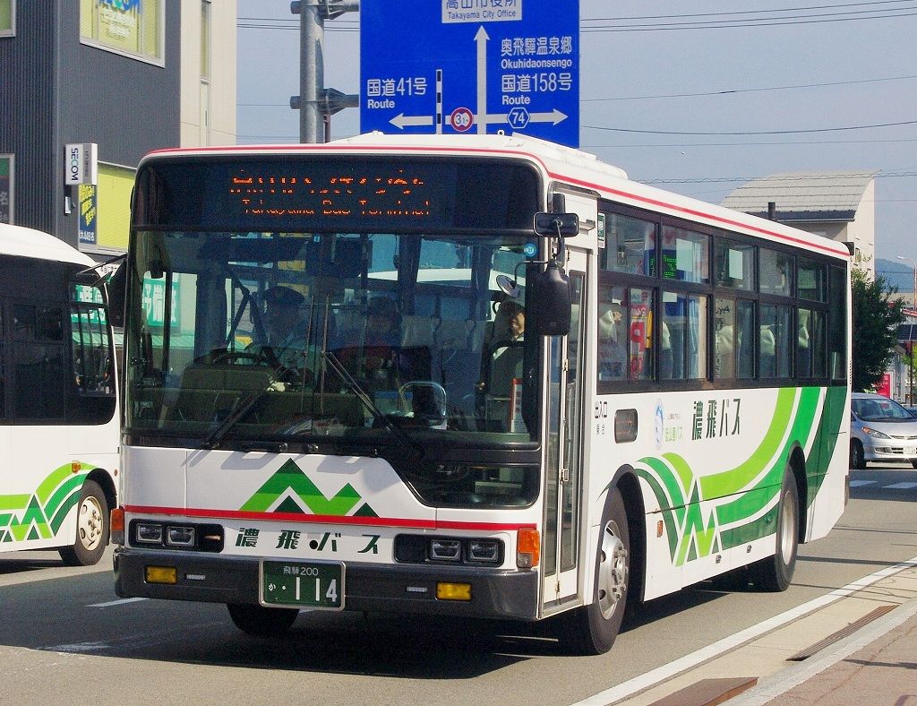 本州のバス エヌティーさんの検修庫 Trans55