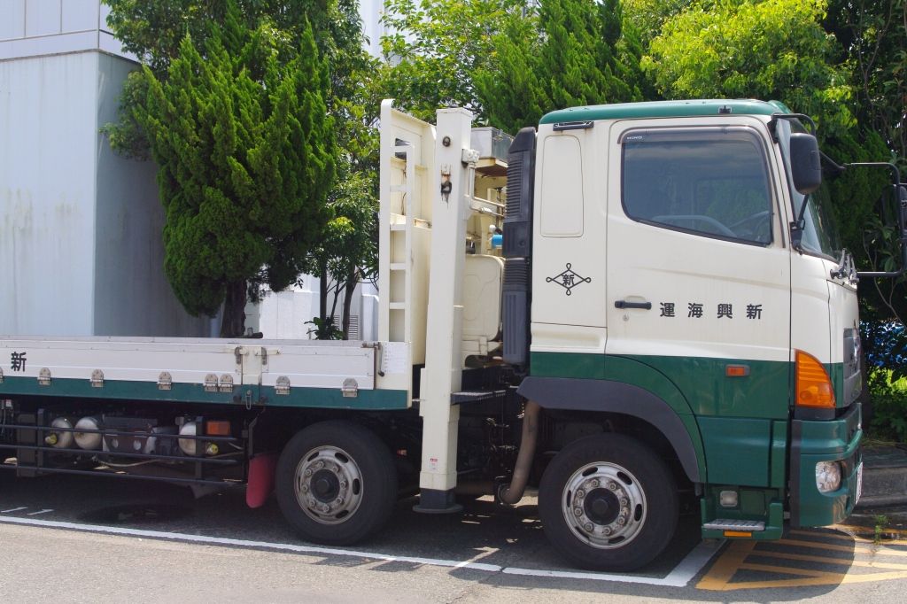新興海運 プロフィア重機運搬車 エヌティーさんの検修庫 Trans55