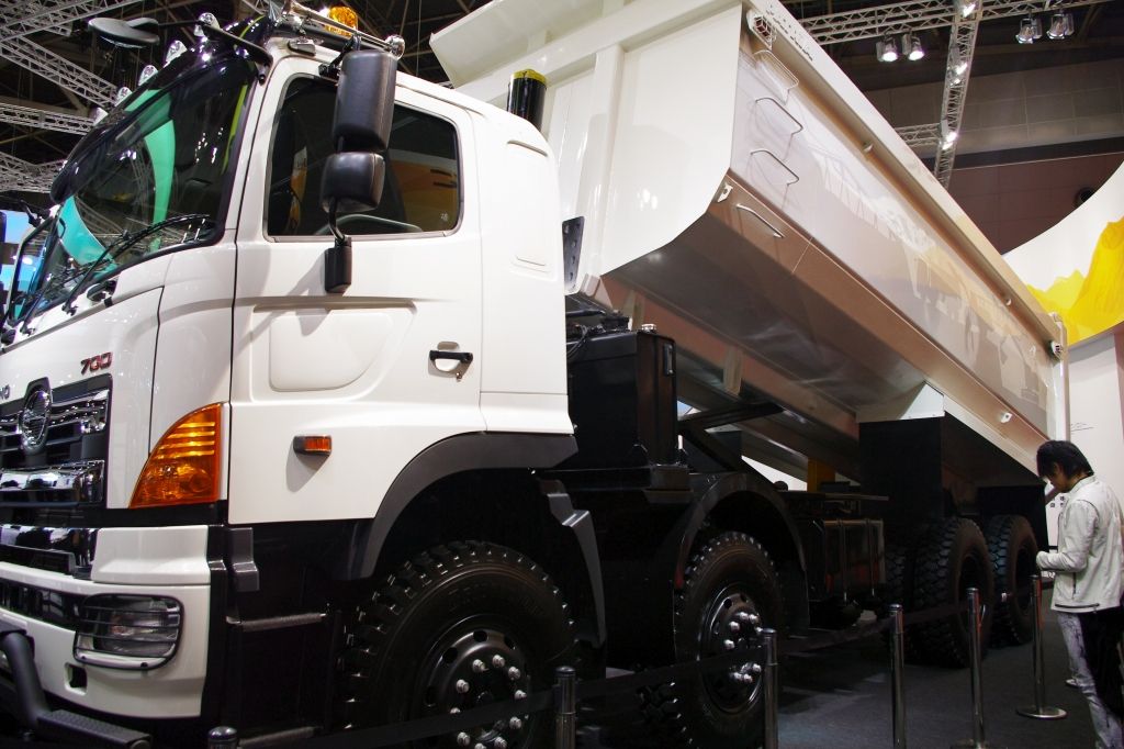 HINO700シリーズの新車型発売へ : エヌティーさんの検修庫