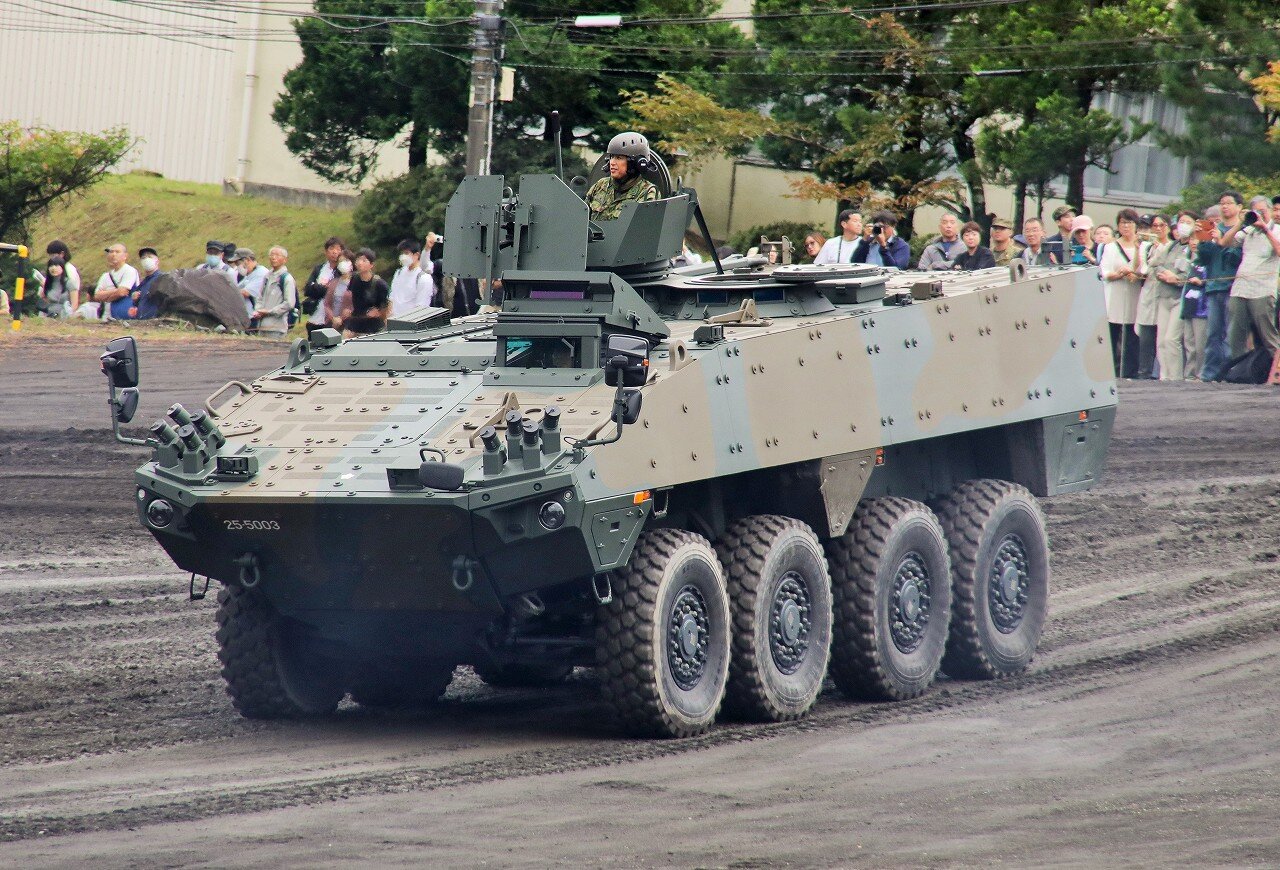 jsw　装輪装甲車　記念品 陸自オリジナル迷彩の新型装甲車だ！ 機関銃座も発煙弾発射機も備えた