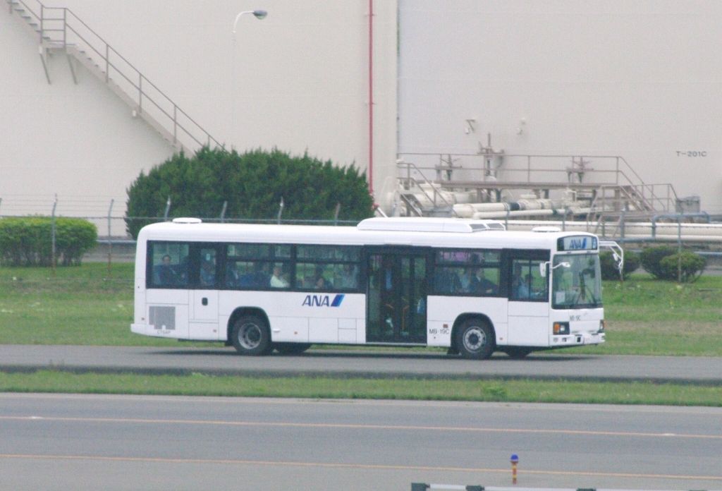ANA新千歳空港 ランプバス : エヌティーさんの検修庫(trans5885)