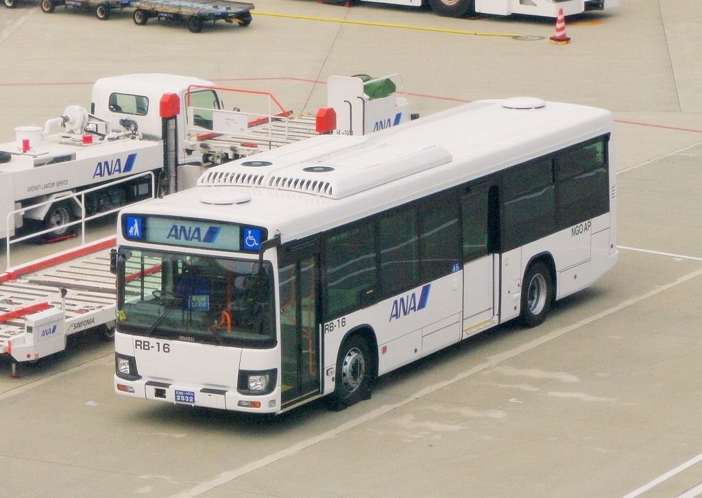 ANA中部空港のランプバス#5 : エヌティーさんの検修庫(trans5885)