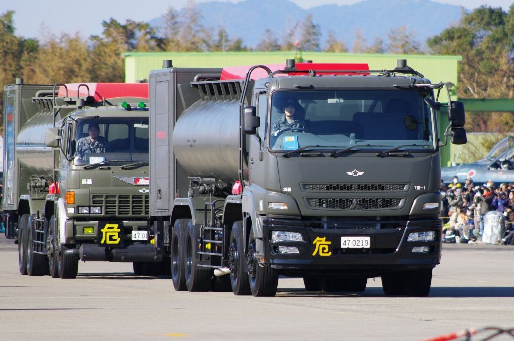 航空自衛隊 20kl燃料給油車 : エヌティーさんの検修庫(trans5885)