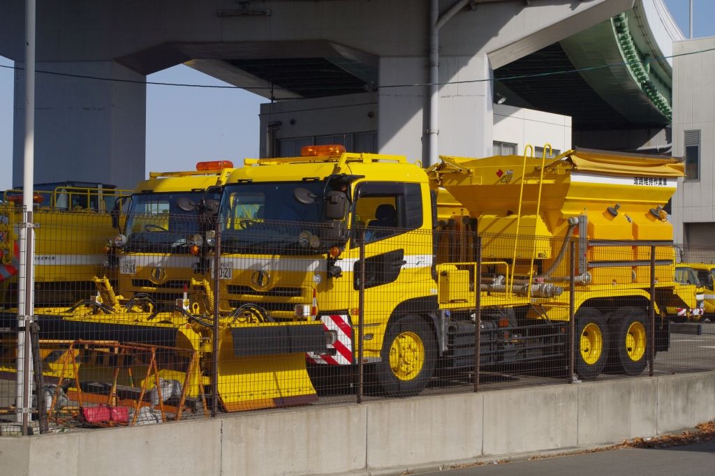 名古屋高速道路公社 クオン凍結防止剤湿塩式散布車 エヌティーさんの検修庫 Trans55