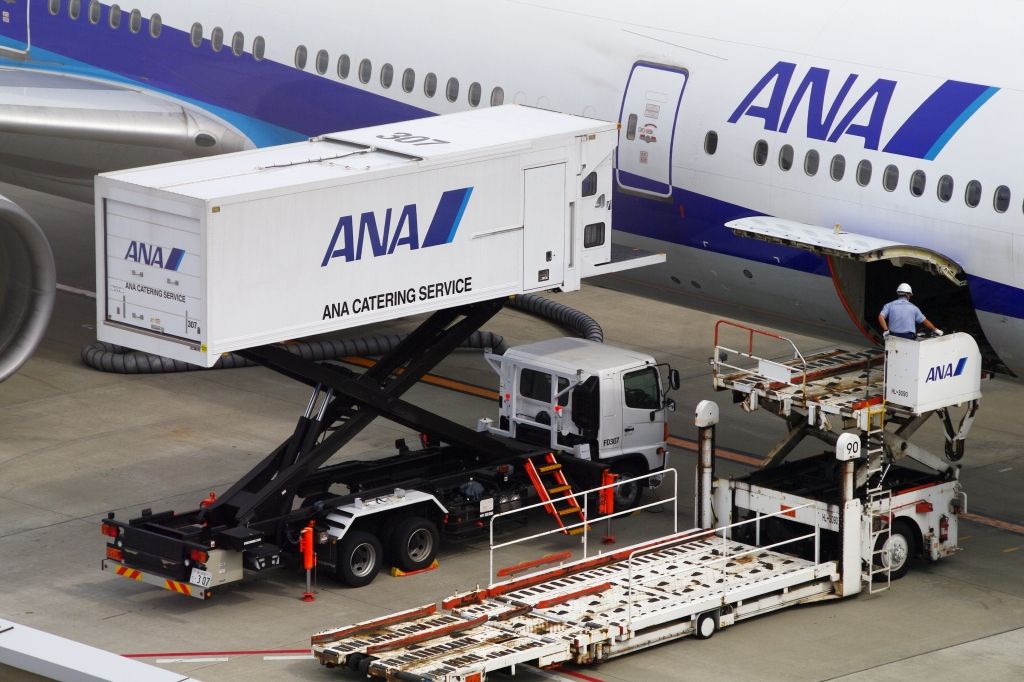 ANAのケータリングトラック : エヌティーさんの検修庫(trans5885)