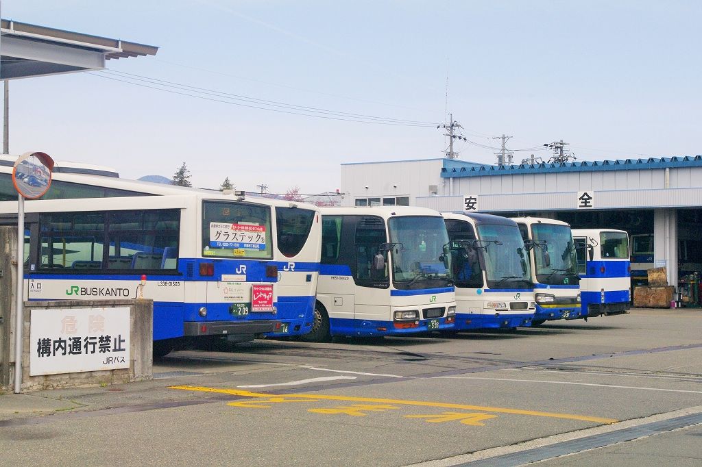 JRバス関東 高遠さくら祭りに向けて1 エヌティーさんの検修庫(trans5885) JRバス関東 高遠さくら祭りに向けて1 エヌティーさんの検修庫(trans5885)