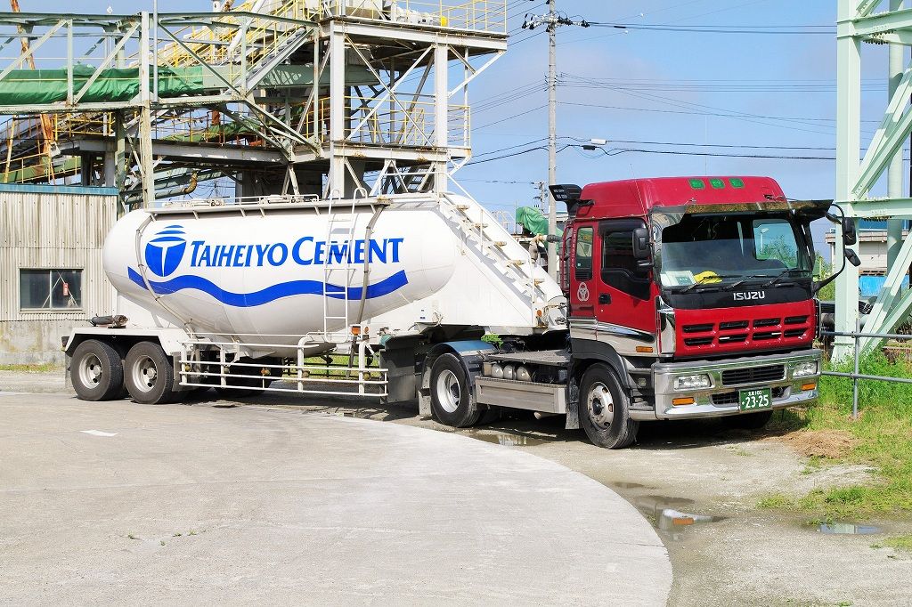 三扇運輸 粉粒体運搬車 エヌティーさんの検修庫 Trans55