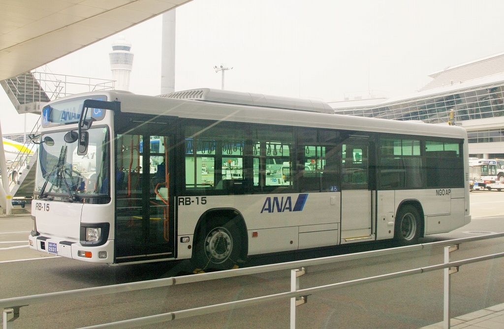 ANA中部空港のランプバス#5 : エヌティーさんの検修庫(trans5885)