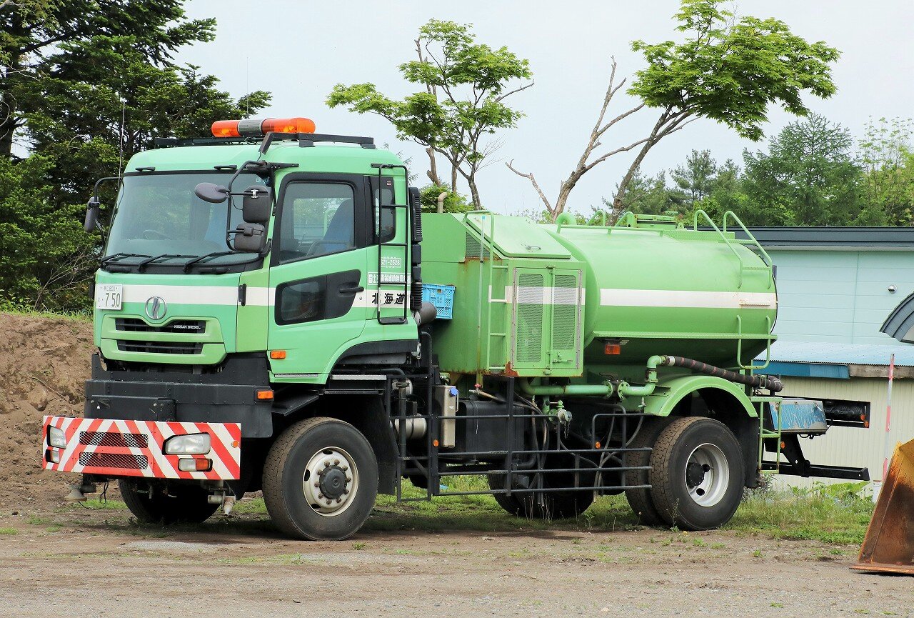融雪剤散布車 hqdefault.jpg