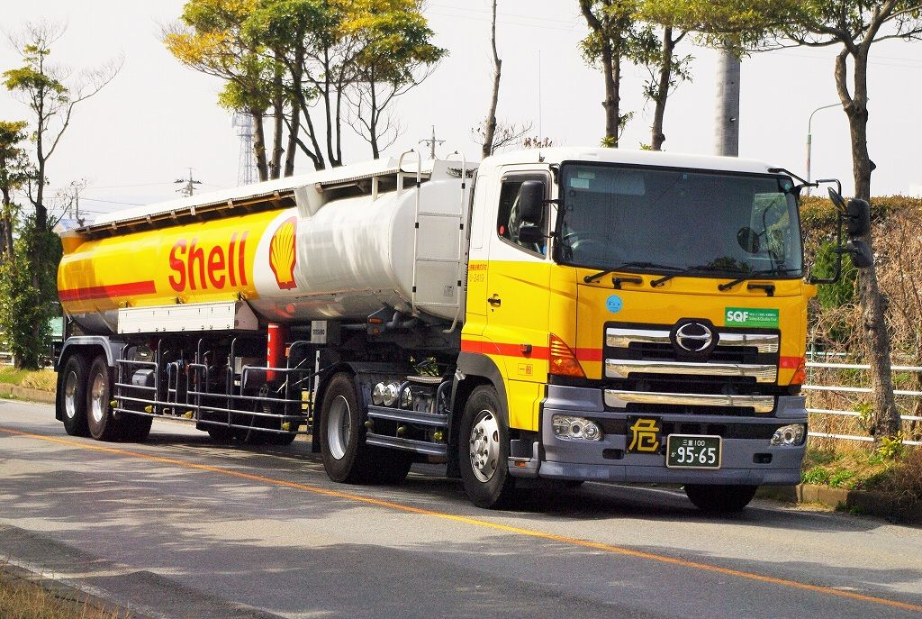 上野輸送 プロフィアローリー エヌティーさんの検修庫 Trans55