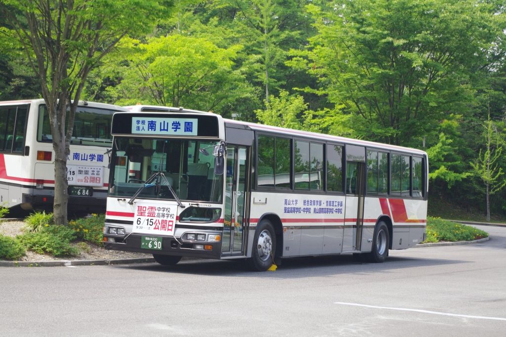 塚本産業 南山大学スクールバス エヌティーさんの検修庫 Trans5885
