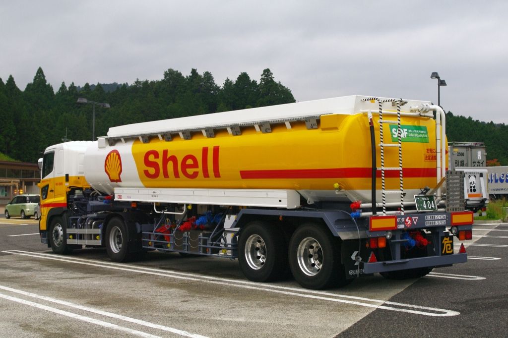 共栄ロジックサービス 昭和シェルローリー エヌティーさんの検修庫 Trans55