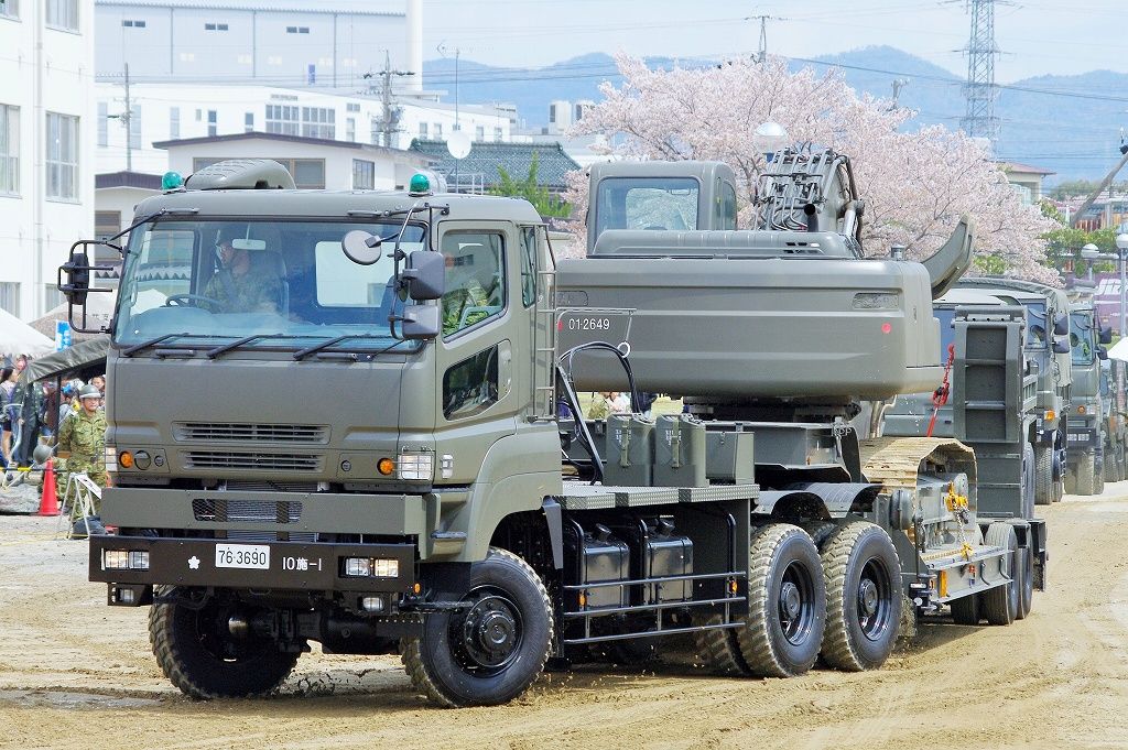 セミトレーラー用新型けん引車 : エヌティーさんの検修庫(trans5885)