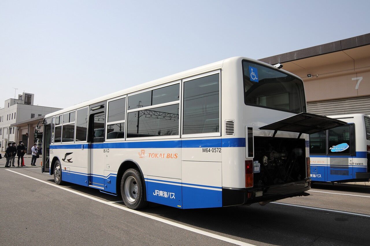 JR東海バス(貸切車) M64-0572 : エヌティーさんの検修庫(trans5885)