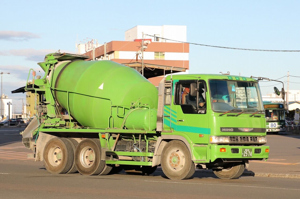 太平洋興運 2574号車(ミキサー車) : エヌティーさんの検修庫(trans5885)