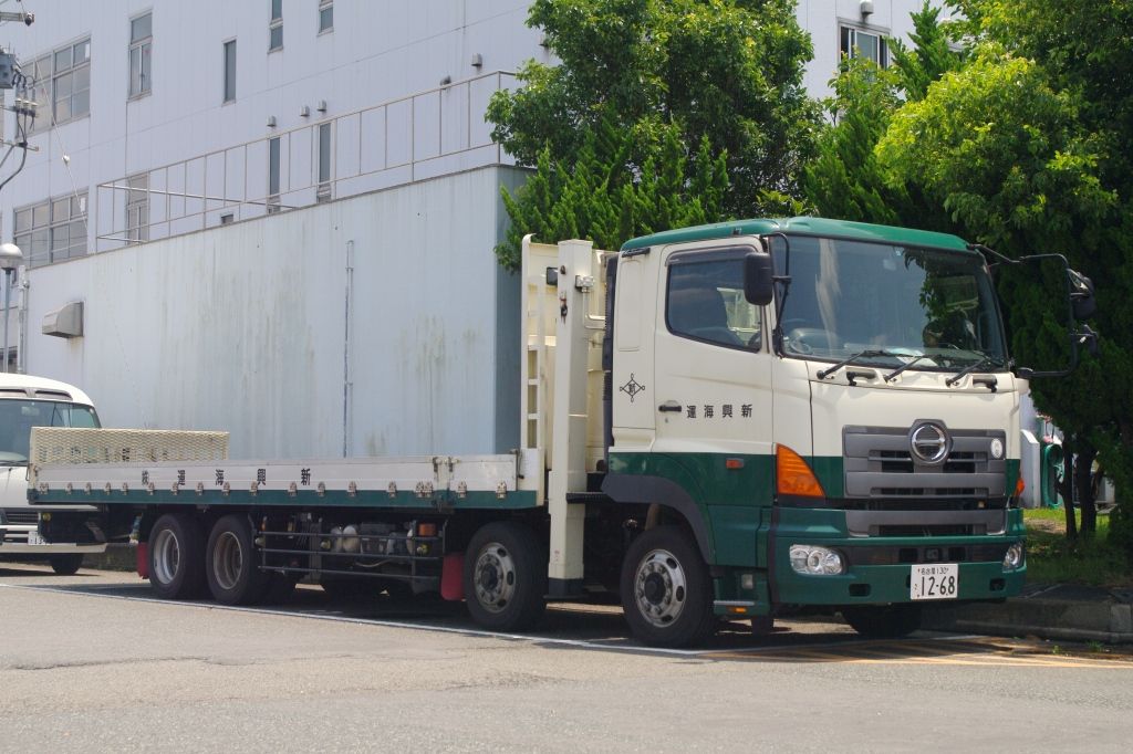新興海運 プロフィア重機運搬車 エヌティーさんの検修庫 Trans55
