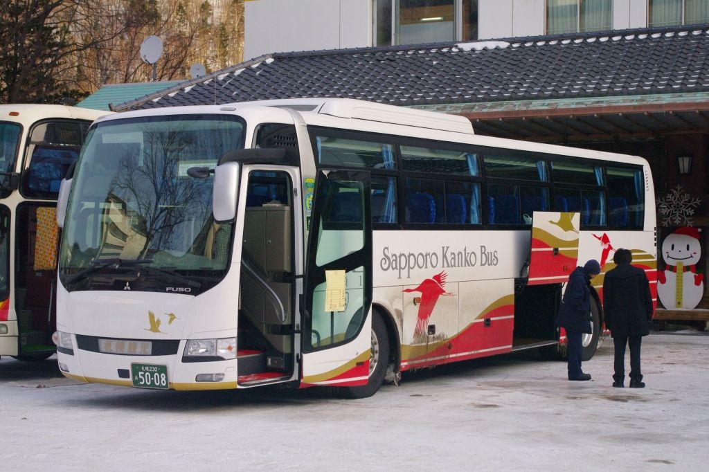 札幌観光バス 貸切車 5008号車 エヌティーさんの検修庫 Trans55