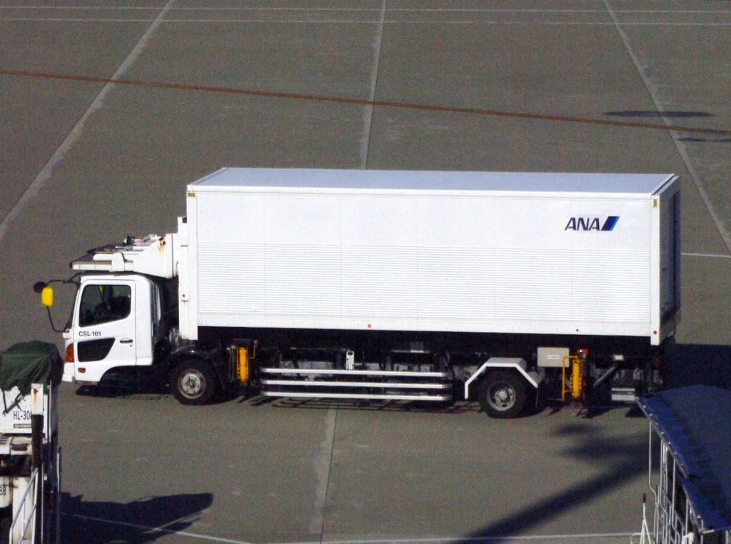 ANAのケータリングトラック : エヌティーさんの検修庫(trans5885)