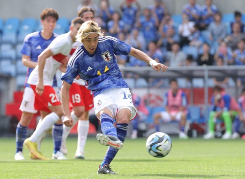 junya-ito-trifft-elfmeter-japan-test-tuerkei