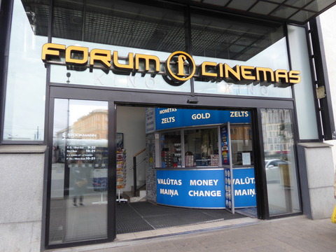 リガ空港バス降車場所　Forum cinemas