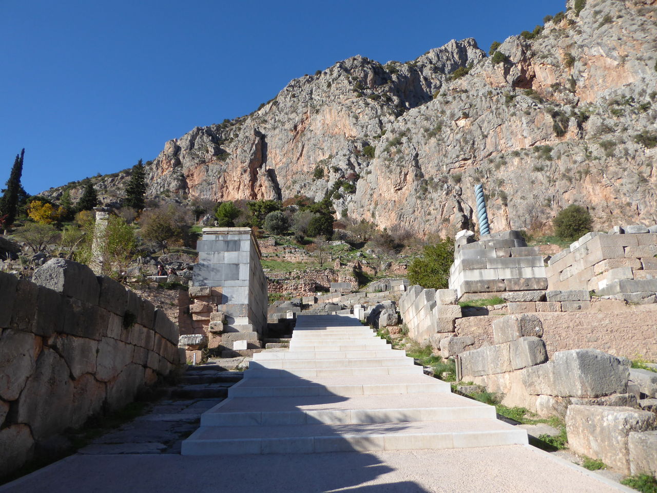週末ギリシャ その22 絶景の世界遺産、デルフィ遺跡☆ : ひまがあれば海外~女子一人旅