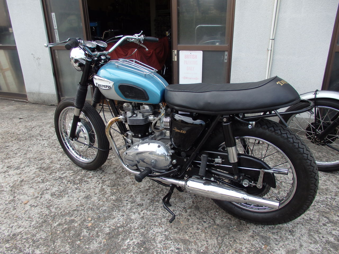 1954年トライアンフTR5 と 1968年トライアンフTR6R