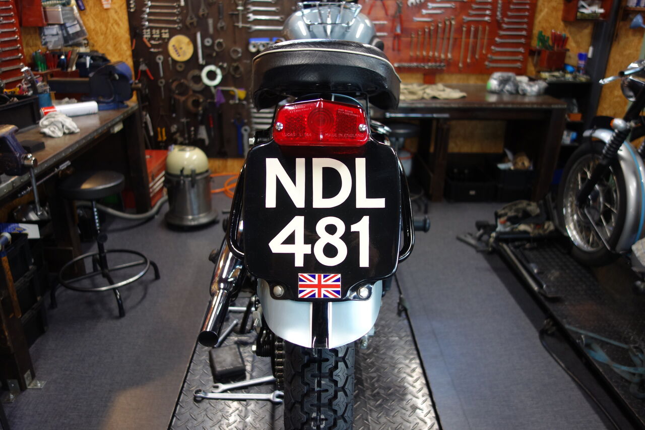 トライアンフ　TR6 純正タンク トライアンフTRIUMPH スピードトリプル1200純正ガソリンタンク燃料