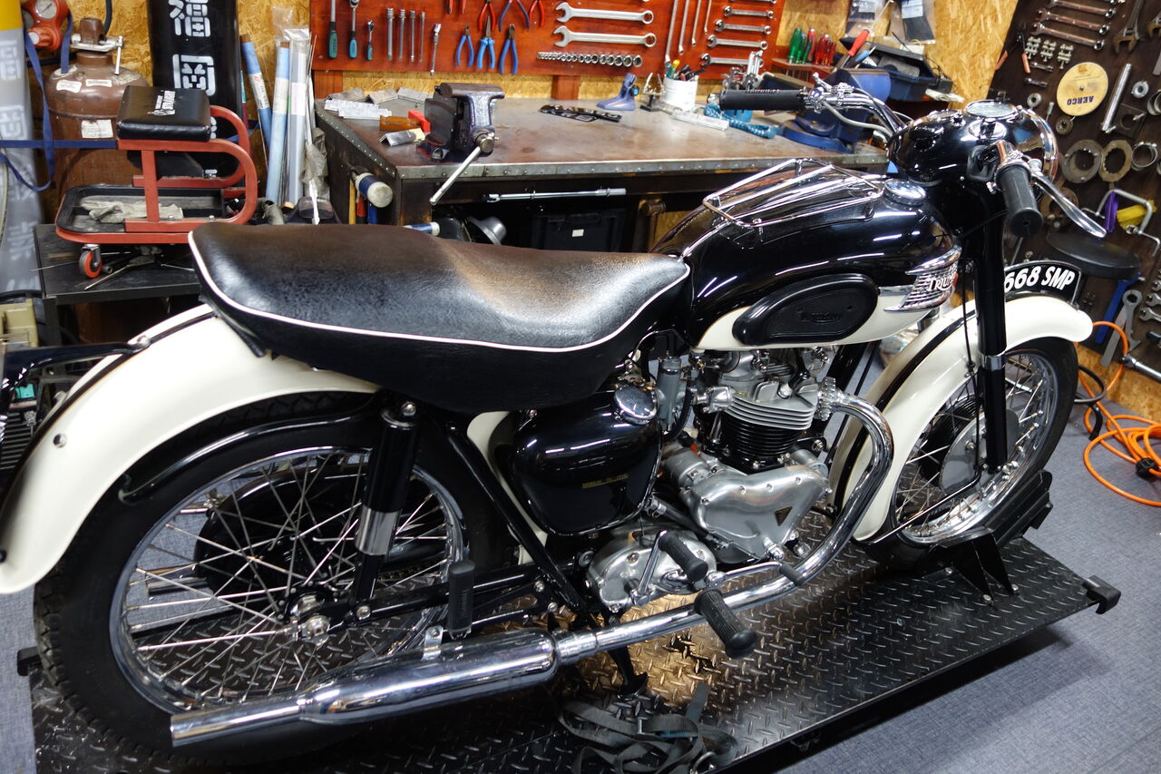 1958年トライアンフT110確認。 : TRAVIS CYCLES 