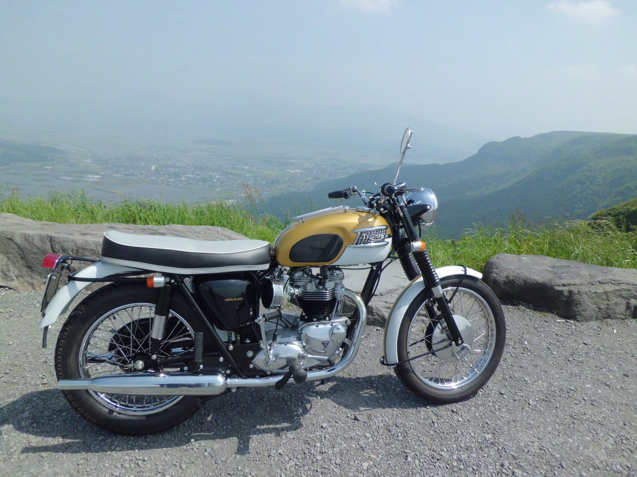 お薦め委託販売車両 1964年トライアンフT120R 