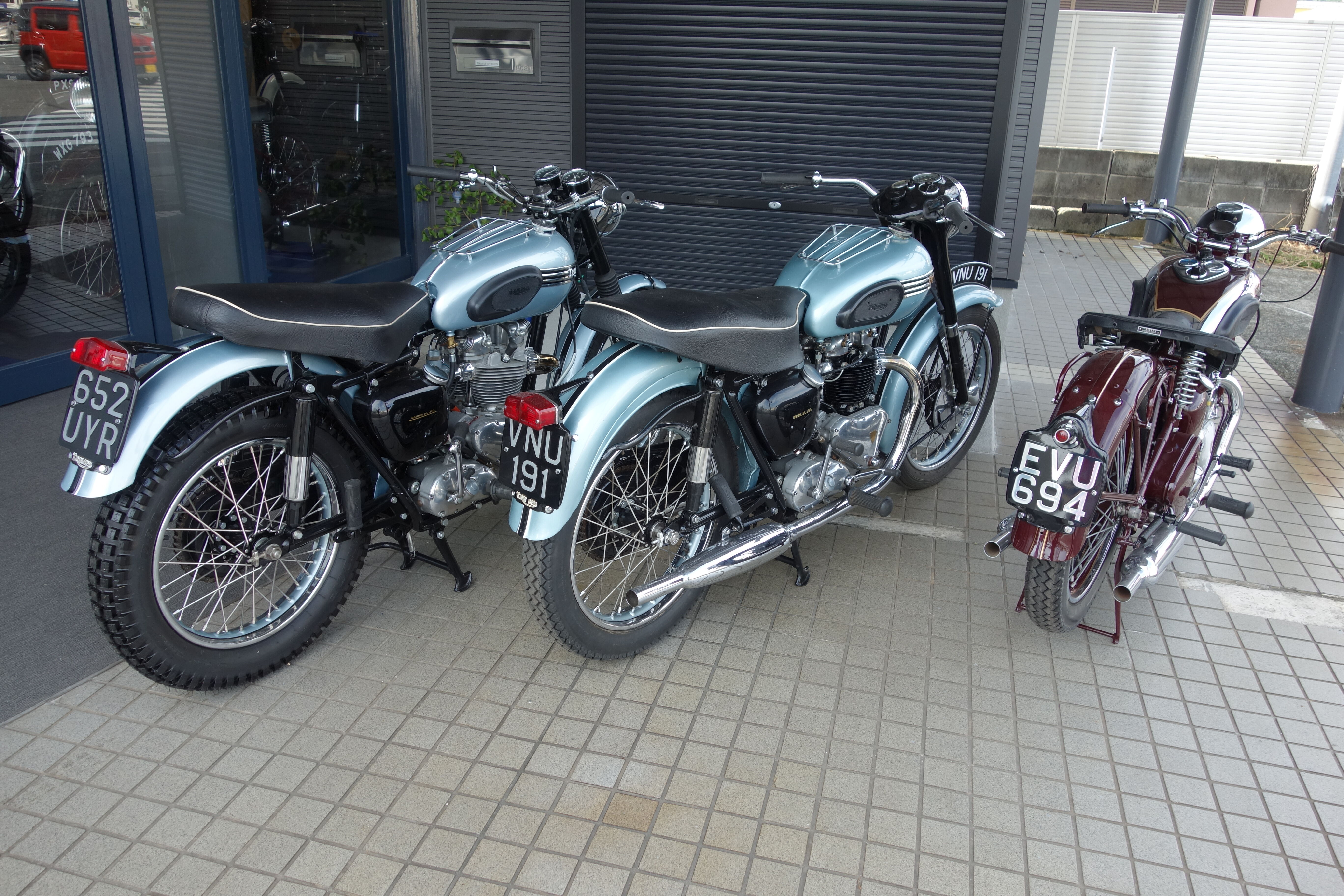 初期型トライアンフ3台到着。 : TRAVIS CYCLES 