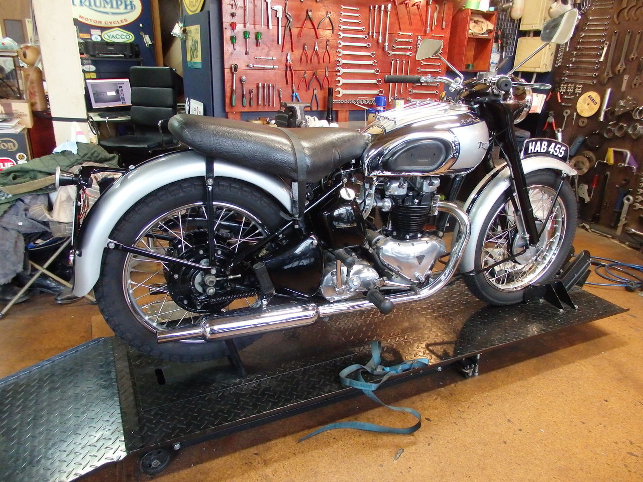 1949年トライアンフｔ100特集 ｔｒａｖｉｓ ｃｙｃｌｅｓ トラヴィス サイクルズ のブログ