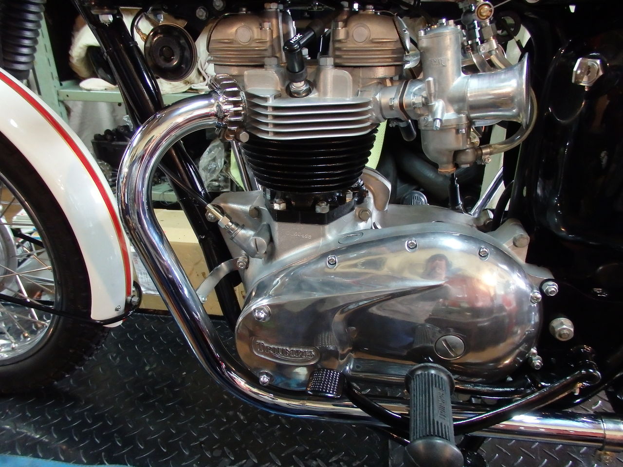 1967年トライアンフT120R完成。 : TRAVIS CYCLES 